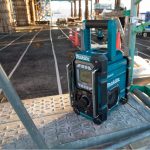 DMR300  RADIO CÔNG TRƯỜNG CÓ CHỨC NĂNG SẠC DÙNG PIN VÀ ĐIỆN (18V/14.4V/12V MAX/AC)